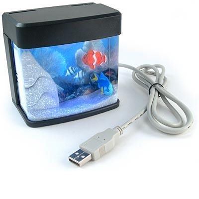 מיני אקווריום עם דגים שוחים בחיבור USB